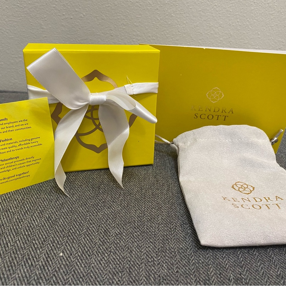 Kendra Scott packaging